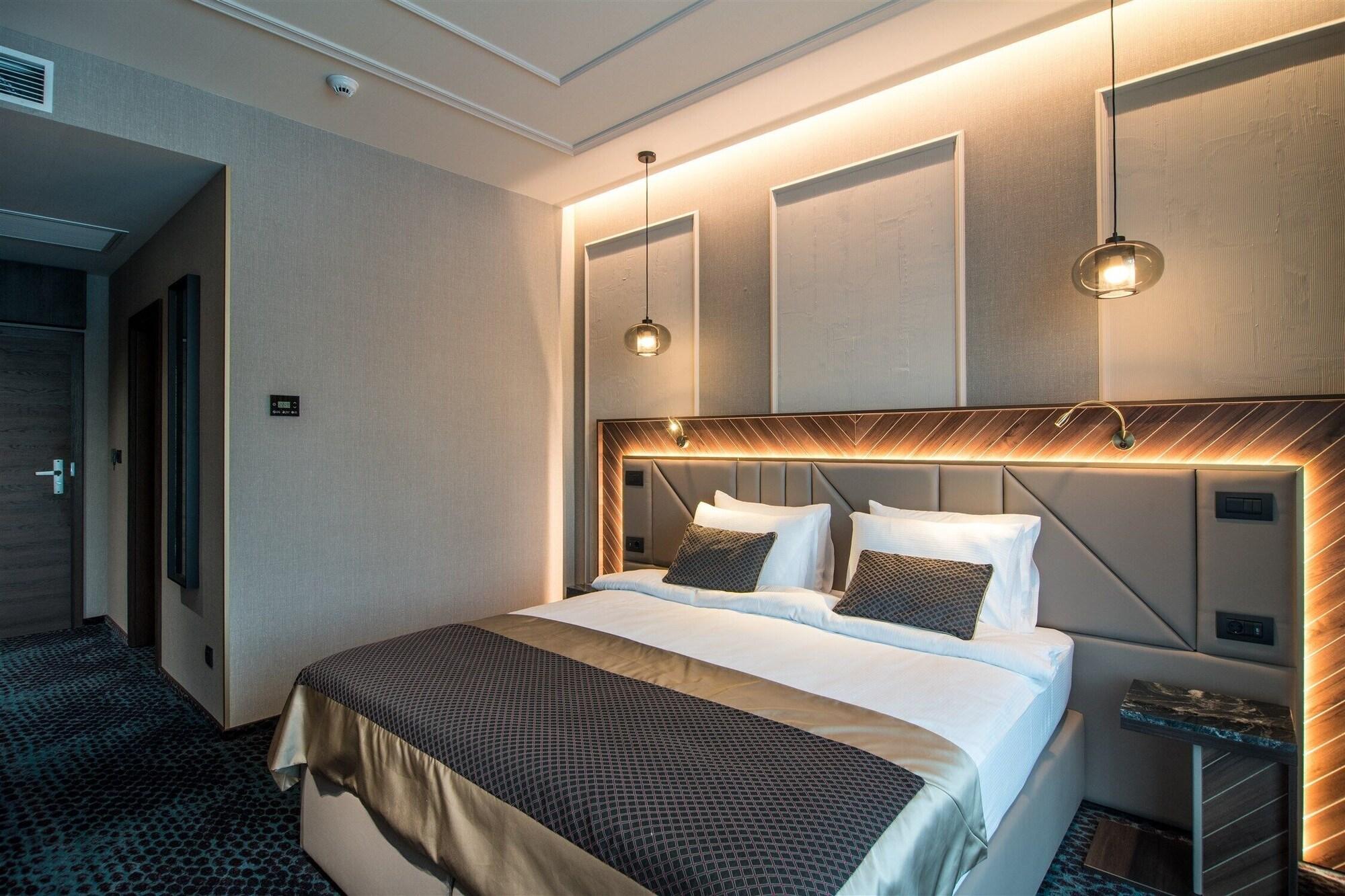 Sky Blue Hotel & Spa Paulesti  Экстерьер фото